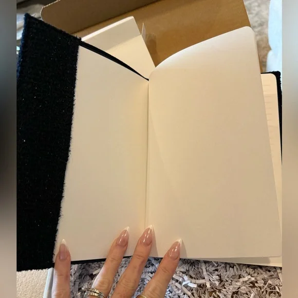 Chanel Beauté Black Velvet Notebook Journal w/ Box – New - Picture 4 of 5